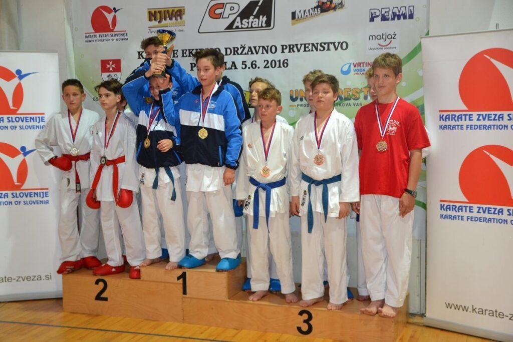 MEDIJI-19D-16-ALEN, MARKO, UROŠ IN DAVID SO POSTALI DRŽAVNI PRVAKI V BORBAH EKIPNO PRI MLAJŠIH KADETIH
