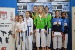 LAURA, ZOJA IN ANAMARI, KI MANJKA NA SLIKI, SO OSVOJILE BORNASTO MEDALJO V KATAH EKIPNO
