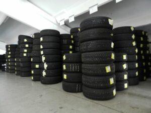 V trboveljskem Renault servisu hranijo skoraj 400 kompletov gum.