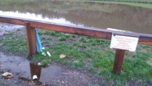 Smeti še vedno ležijo naokrog