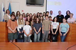 16. otroški parlament Trbovlje - prvojunijsk - skupna fotografija